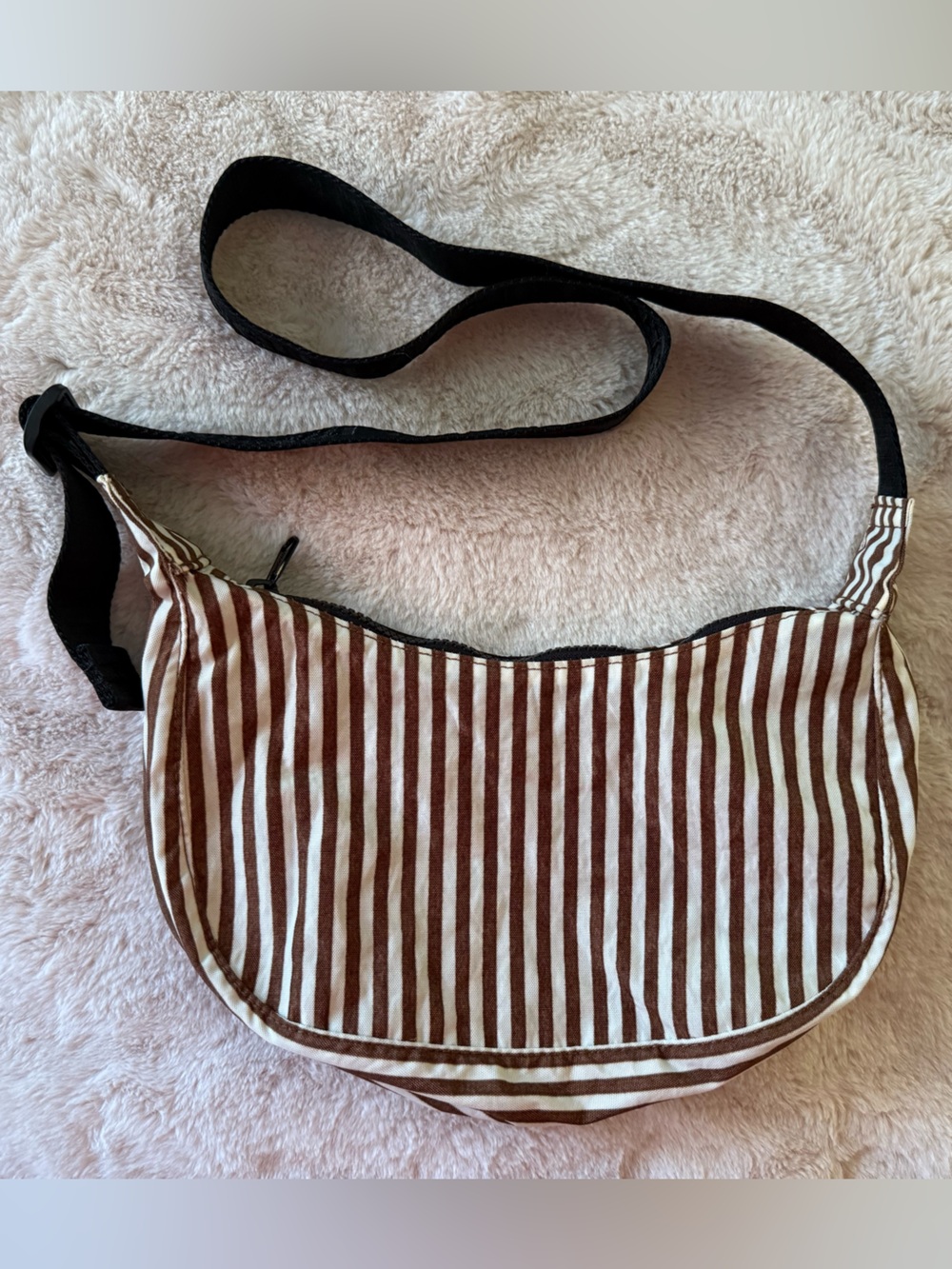 BAGGU Small Nylon Crescent Bag Brown Stripe - Picture 5 of 9